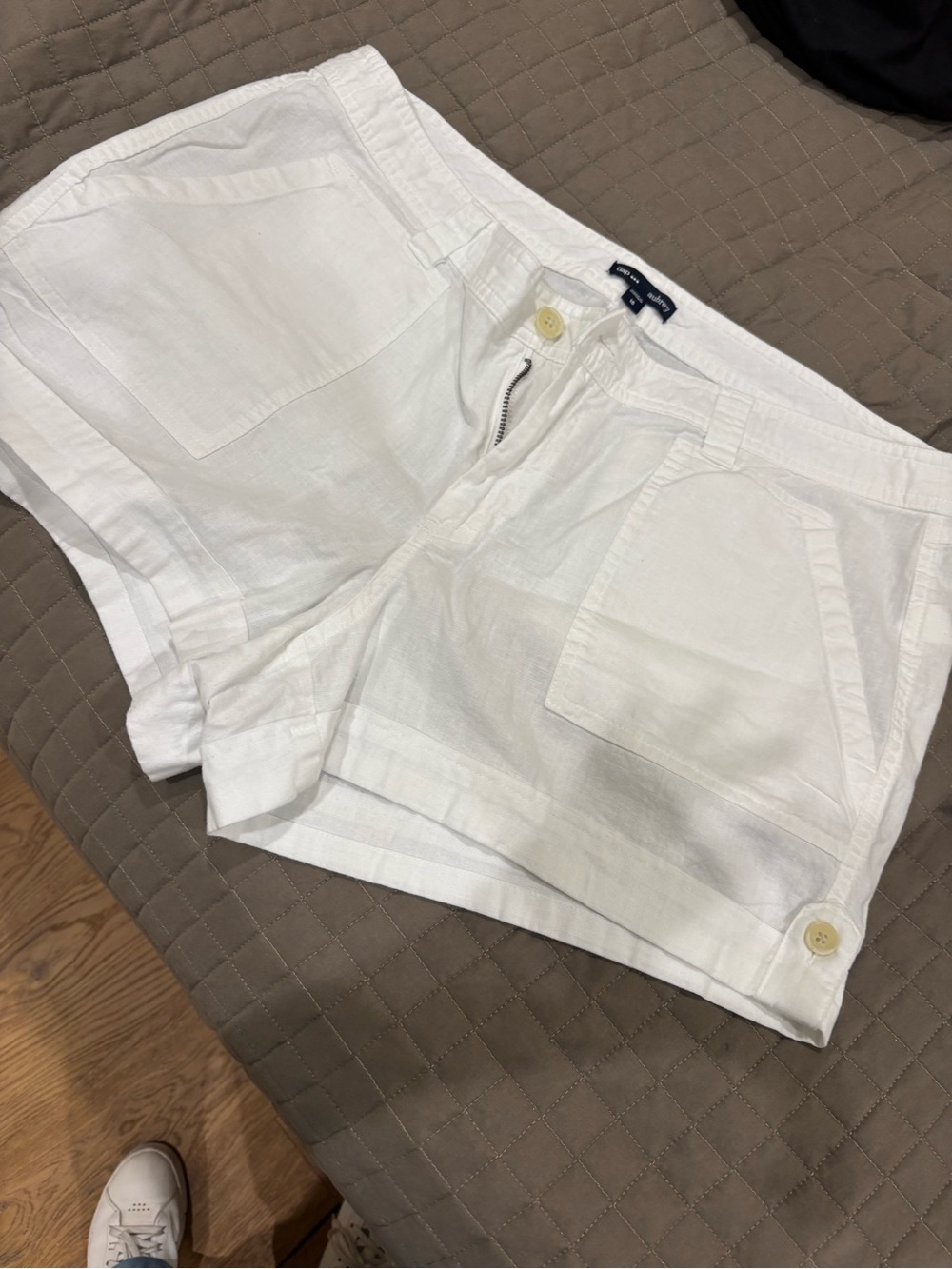 GAP White Linen-Blend Cargo Style Women's Shorts